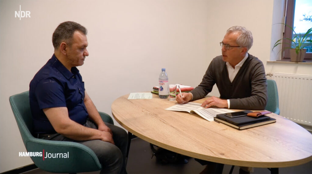 wohngeld-einfach-erklärt-ndr1 Wohngeld einfach erklärt: Wohngeld-Berater in der Wohngeld-Sprechstunde mit einem Kunden